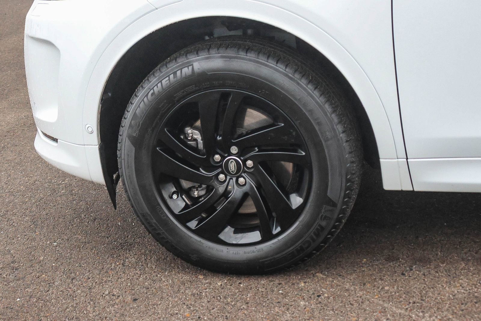 Used 2025 Land Rover Discovery Sport S image 9