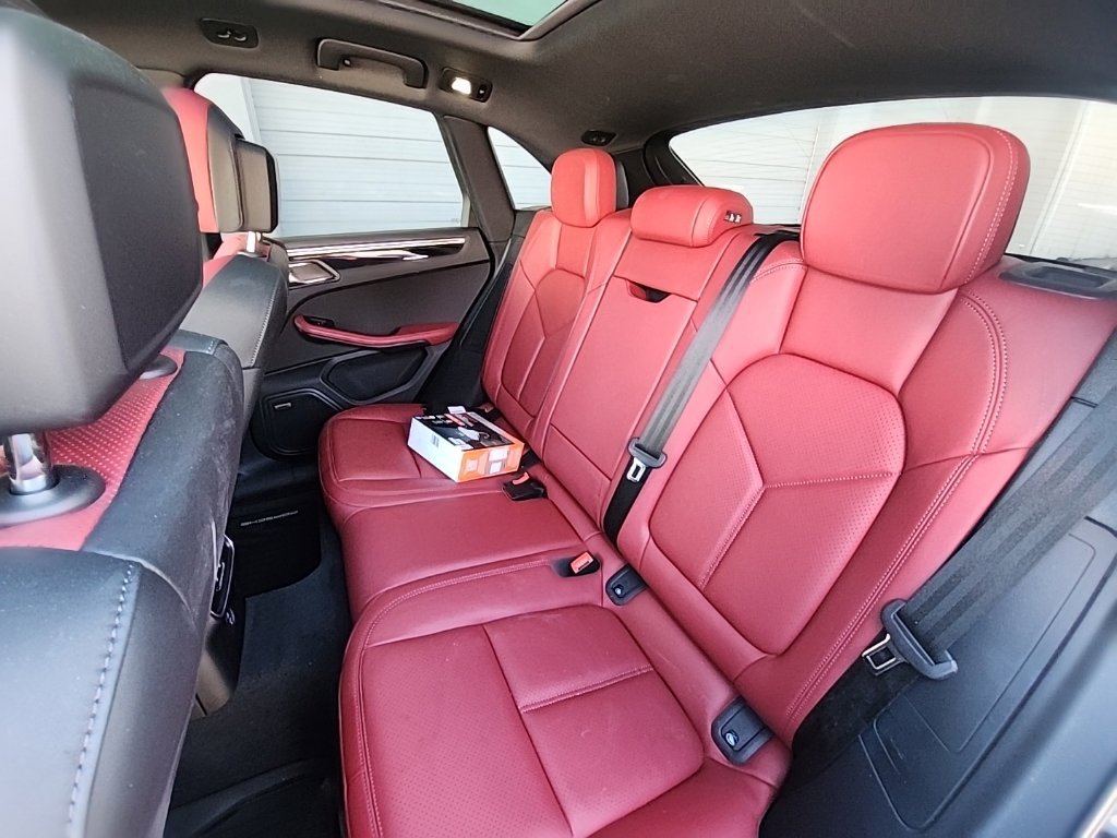 Used 2023 Porsche Macan AWD/4WD image 9