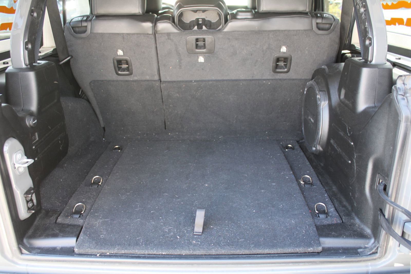 Used 2022 Jeep Wrangler Unlimited Sahara w/ Cold Weather Group image 11