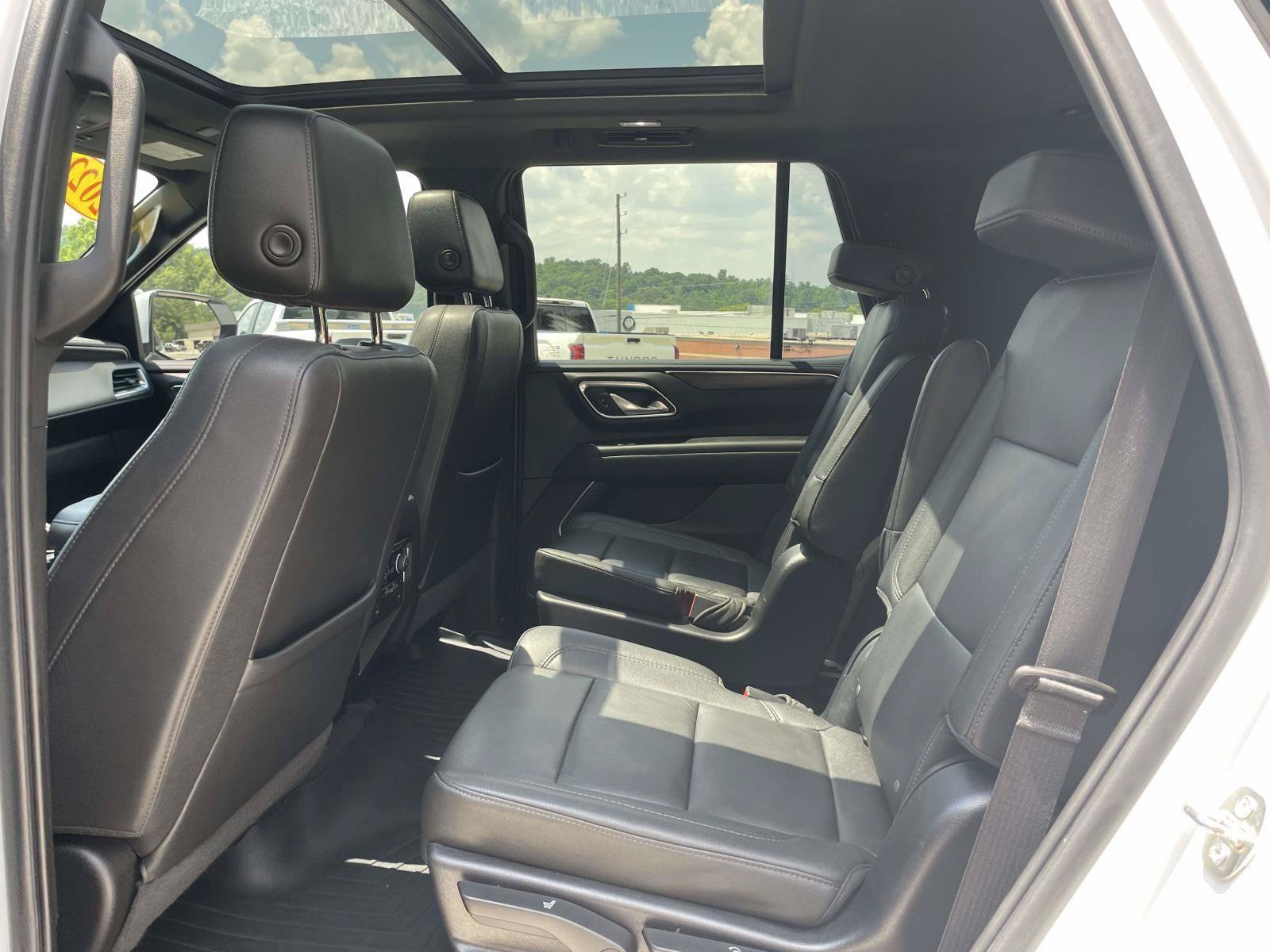 Used 2022 Chevrolet Tahoe Z71 w/ Luxury Package AWD/4WD image 3
