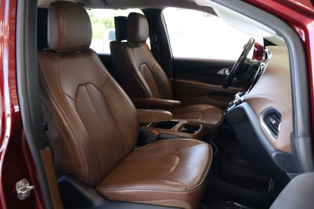 Used 2017 Chrysler Pacifica Limited image 25