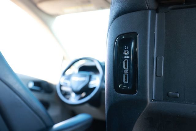 Used 2020 Chrysler Pacifica Touring-L Plus image 36