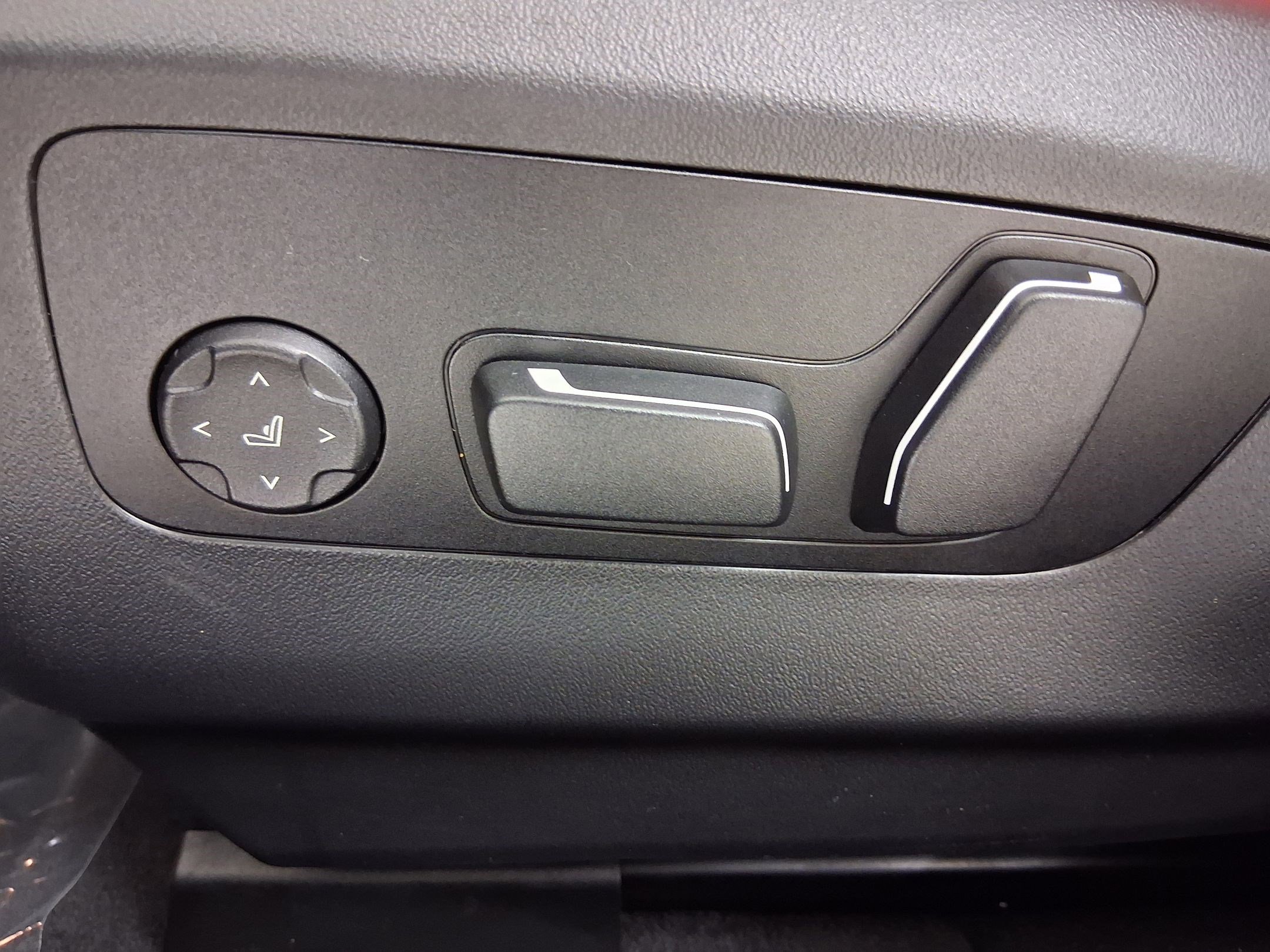 Used 2025 BMW M5 w/ Carbon Package image 13