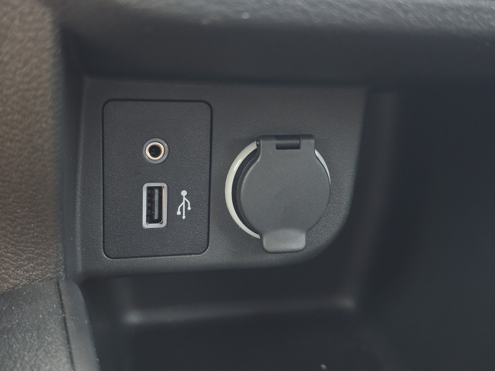 Certified 2025 Nissan Kicks Play S FWD image 20