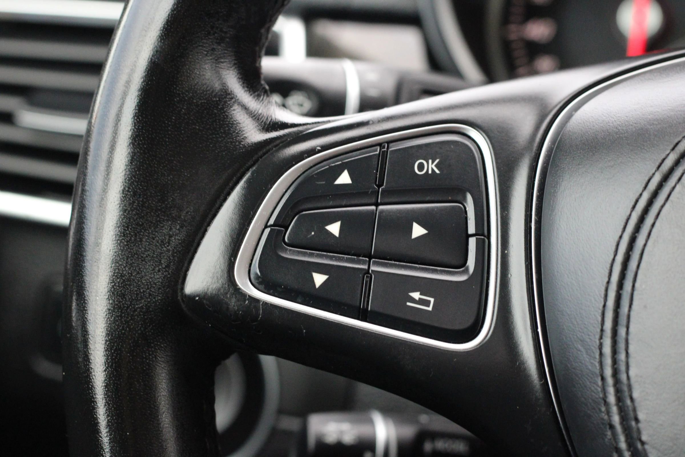 Used 2018 Mercedes-Benz GLS 550 4MATIC w/ Driver Assistance Package image 16