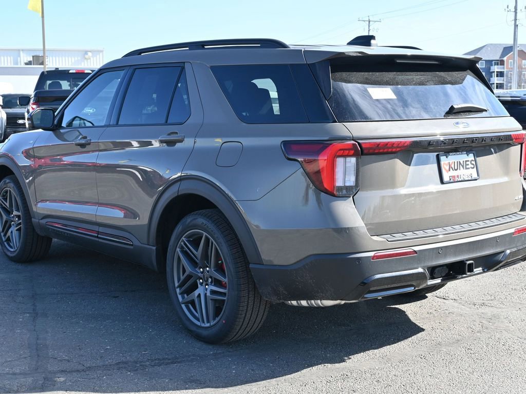New 2026 Ford Explorer ST-Line w/ ST-Line Street Pack image 8