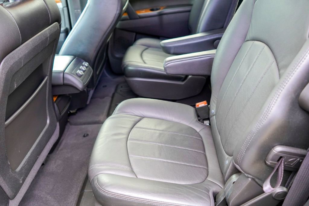 Used 2011 Buick Enclave CXL image 26