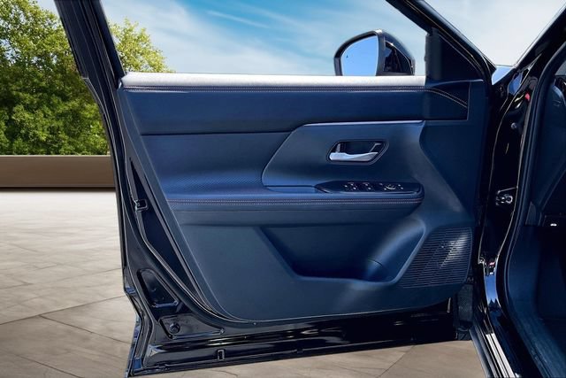 Certified 2025 Nissan Kicks SR FWD image 19