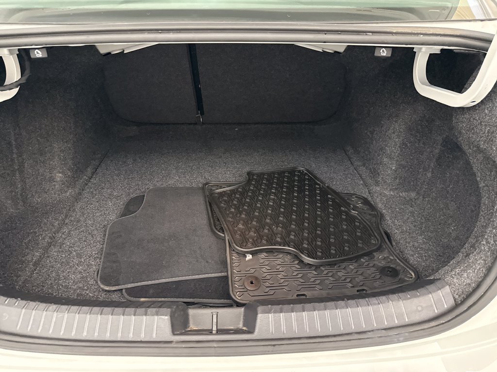 Used 2020 Volkswagen Jetta SEL Premium FWD image 25