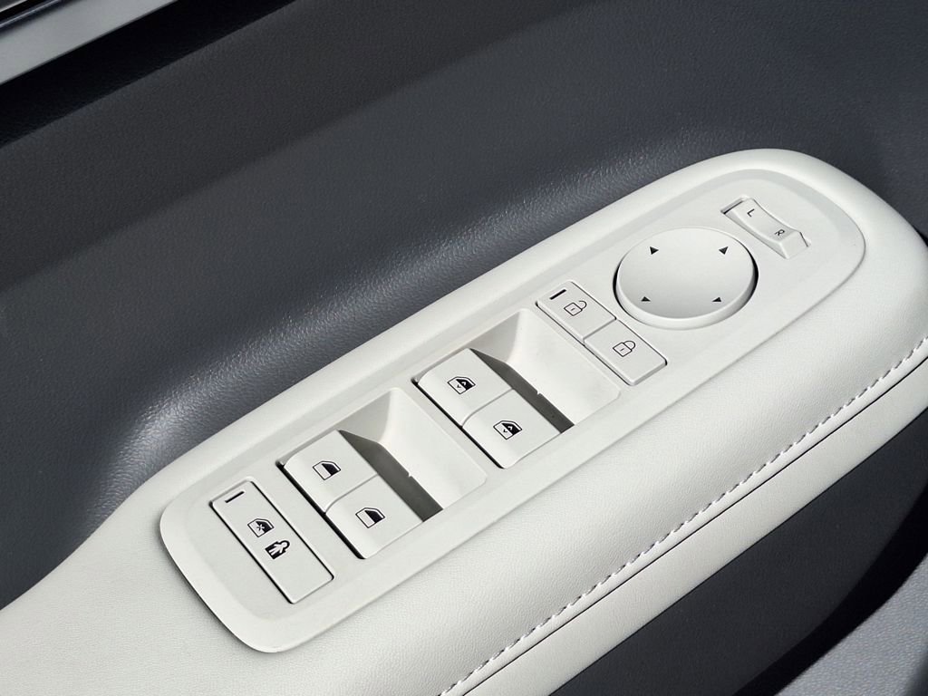 New 2025 Hyundai Santa Fe SEL image 10