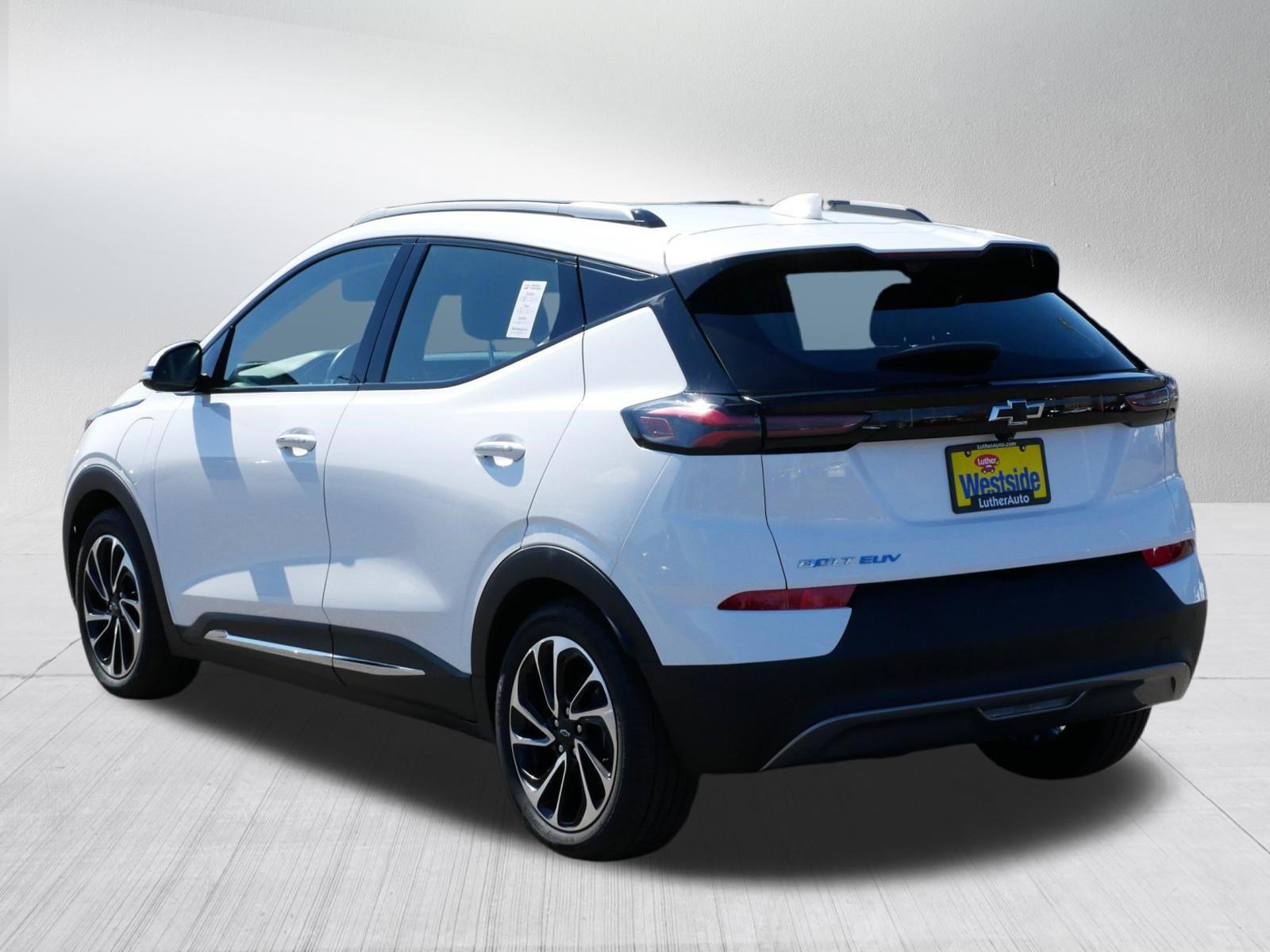 Used 2022 Chevrolet Bolt EUV Premier w/ Sun & Sound Package image 5