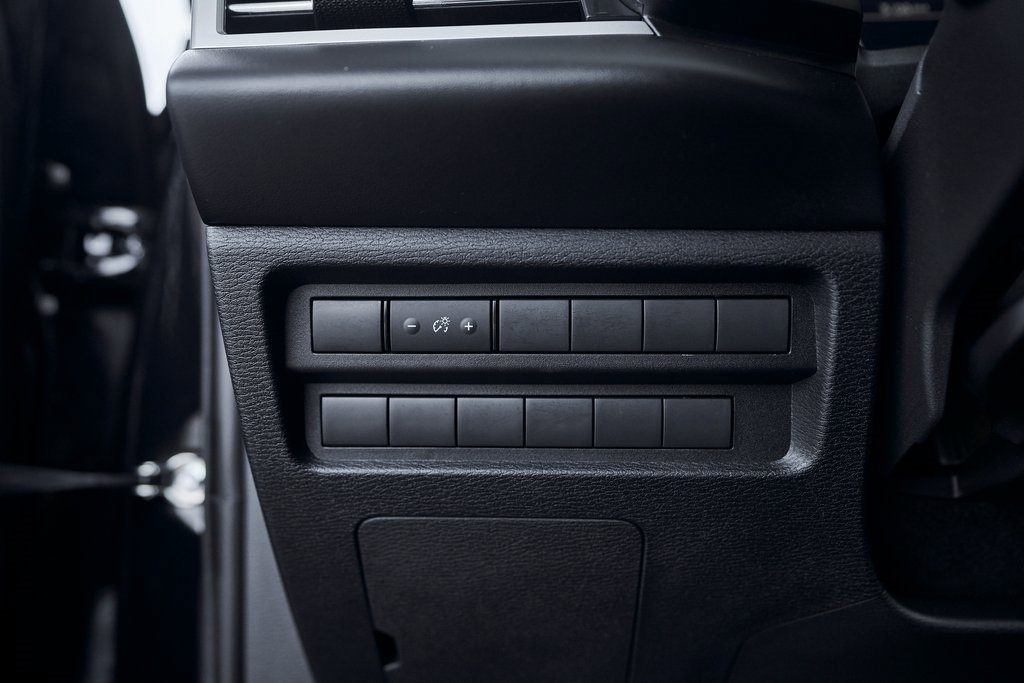 Used 2025 Mitsubishi Outlander ES image 40