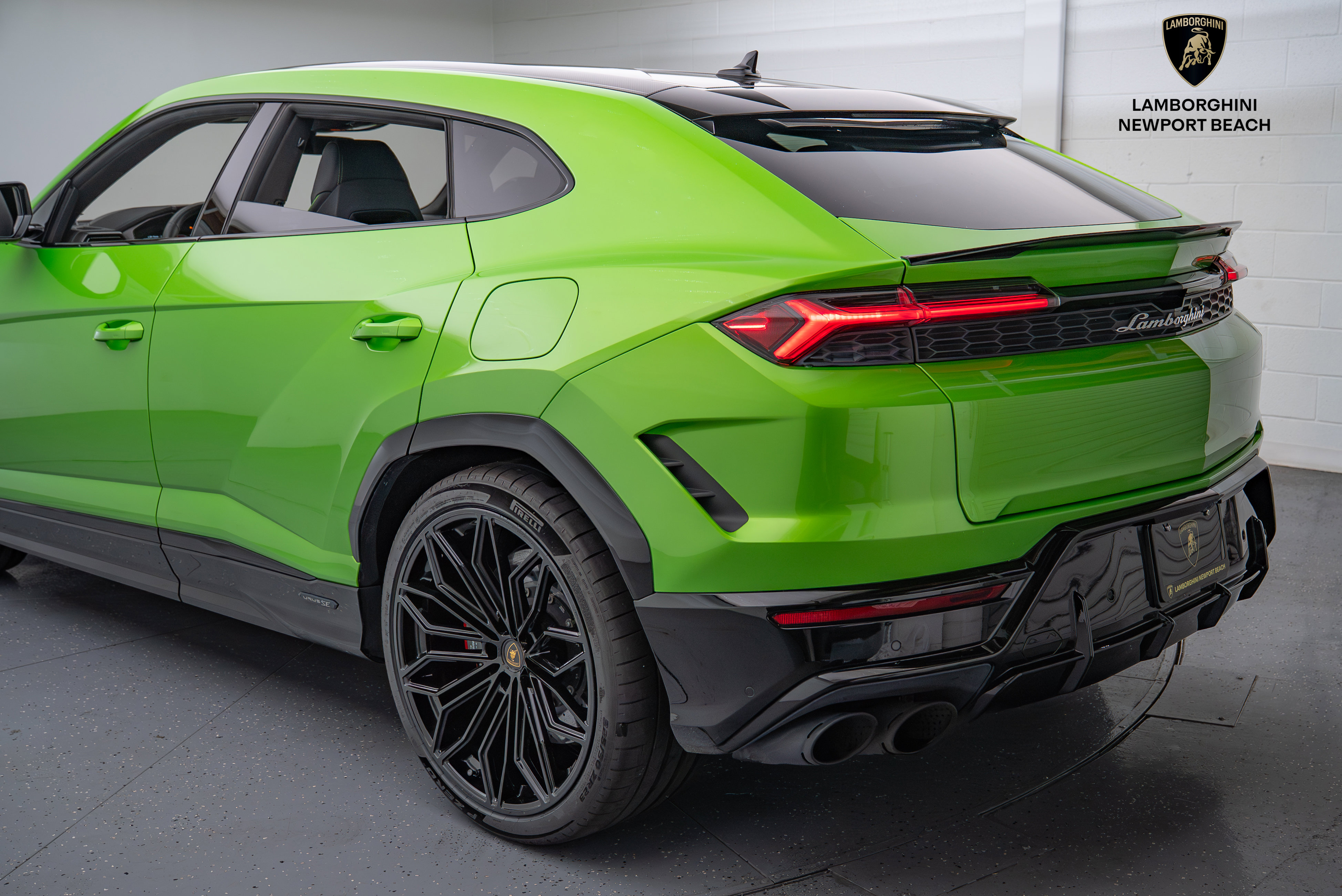 Used 2025 Lamborghini Urus SE image 14