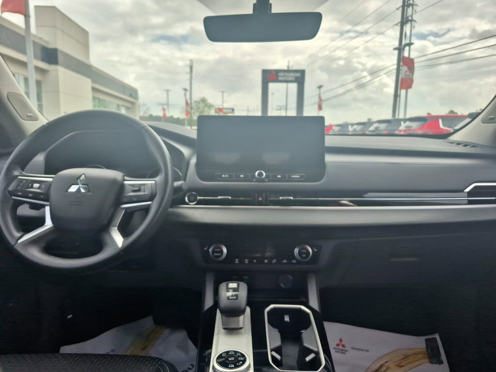 Used 2025 Mitsubishi Outlander ES image 26