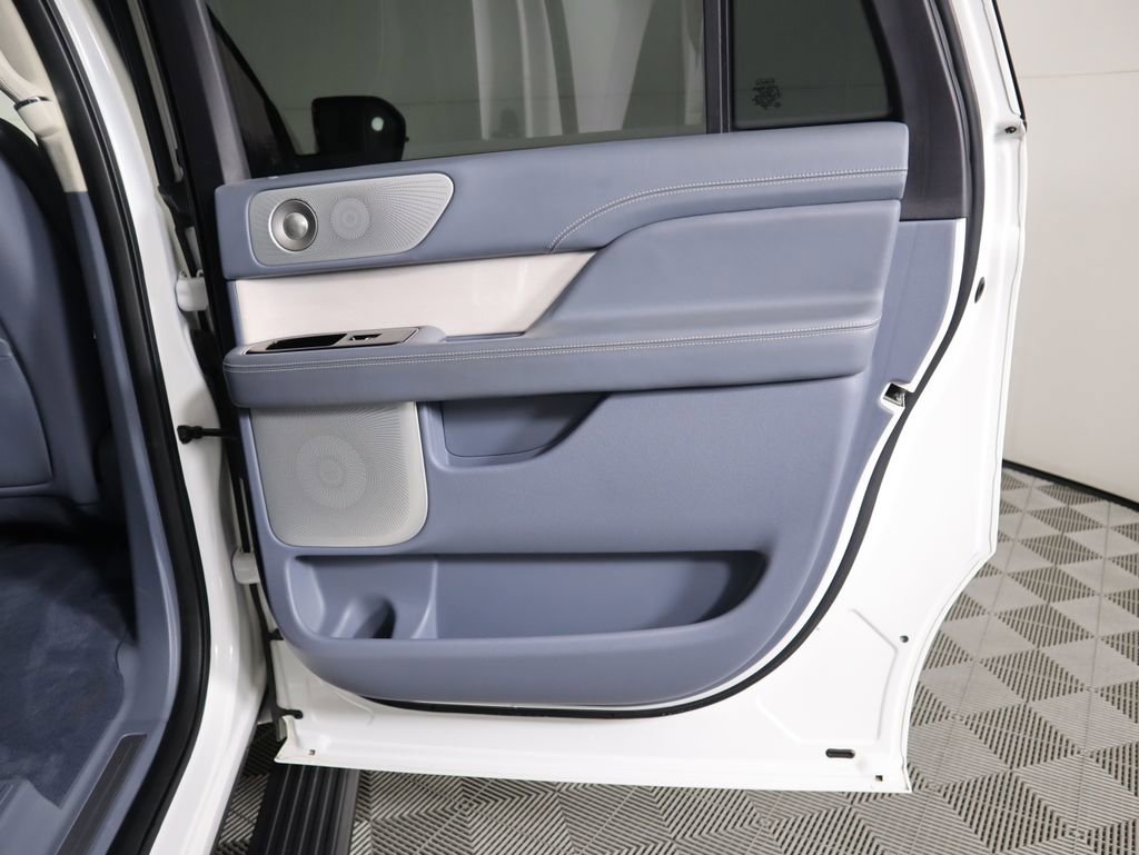 Used 2021 Lincoln Navigator L Black Label w/ Cargo Convenience Package image 28