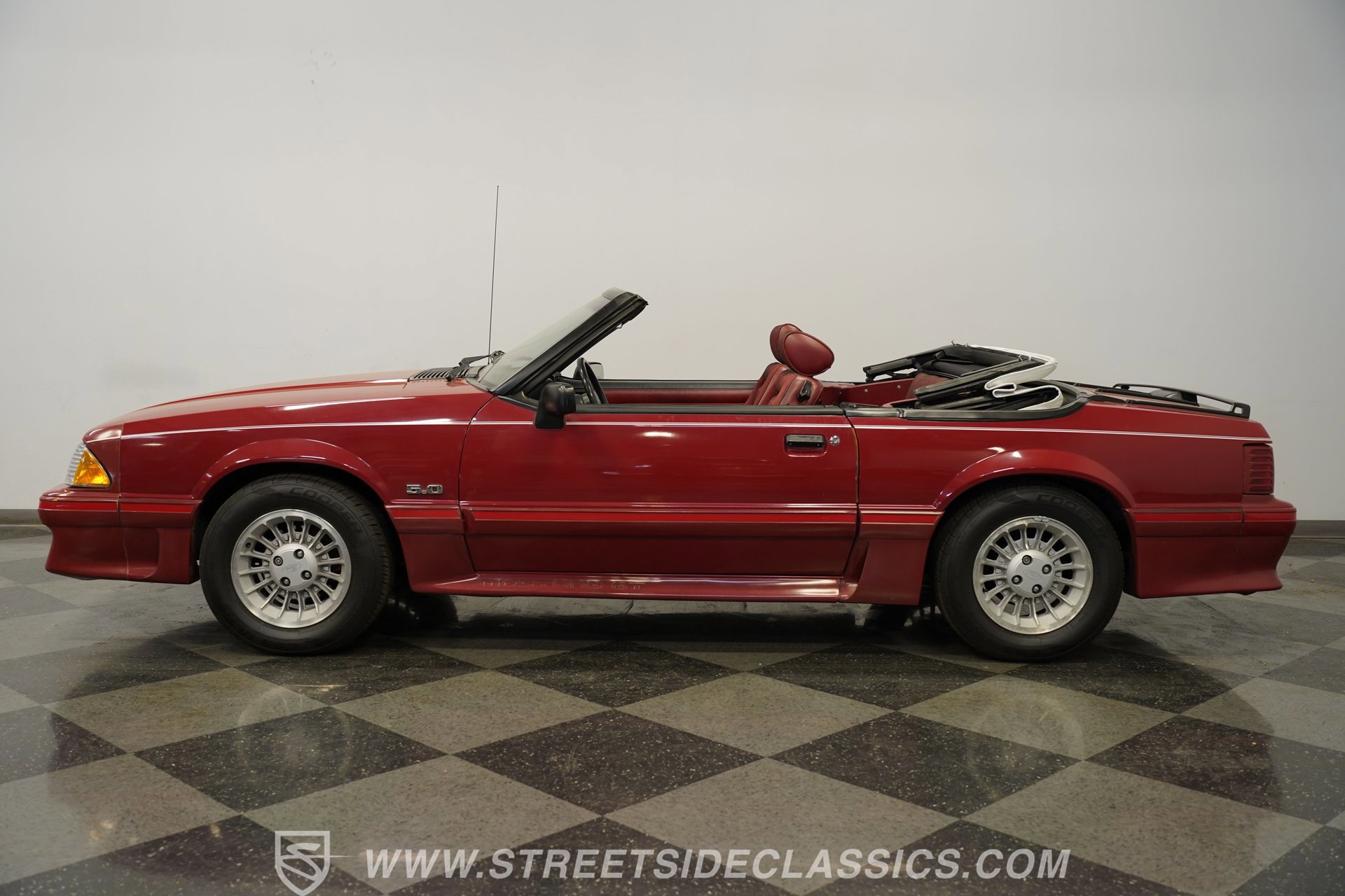 Used 1988 Ford Mustang GT RWD image 2