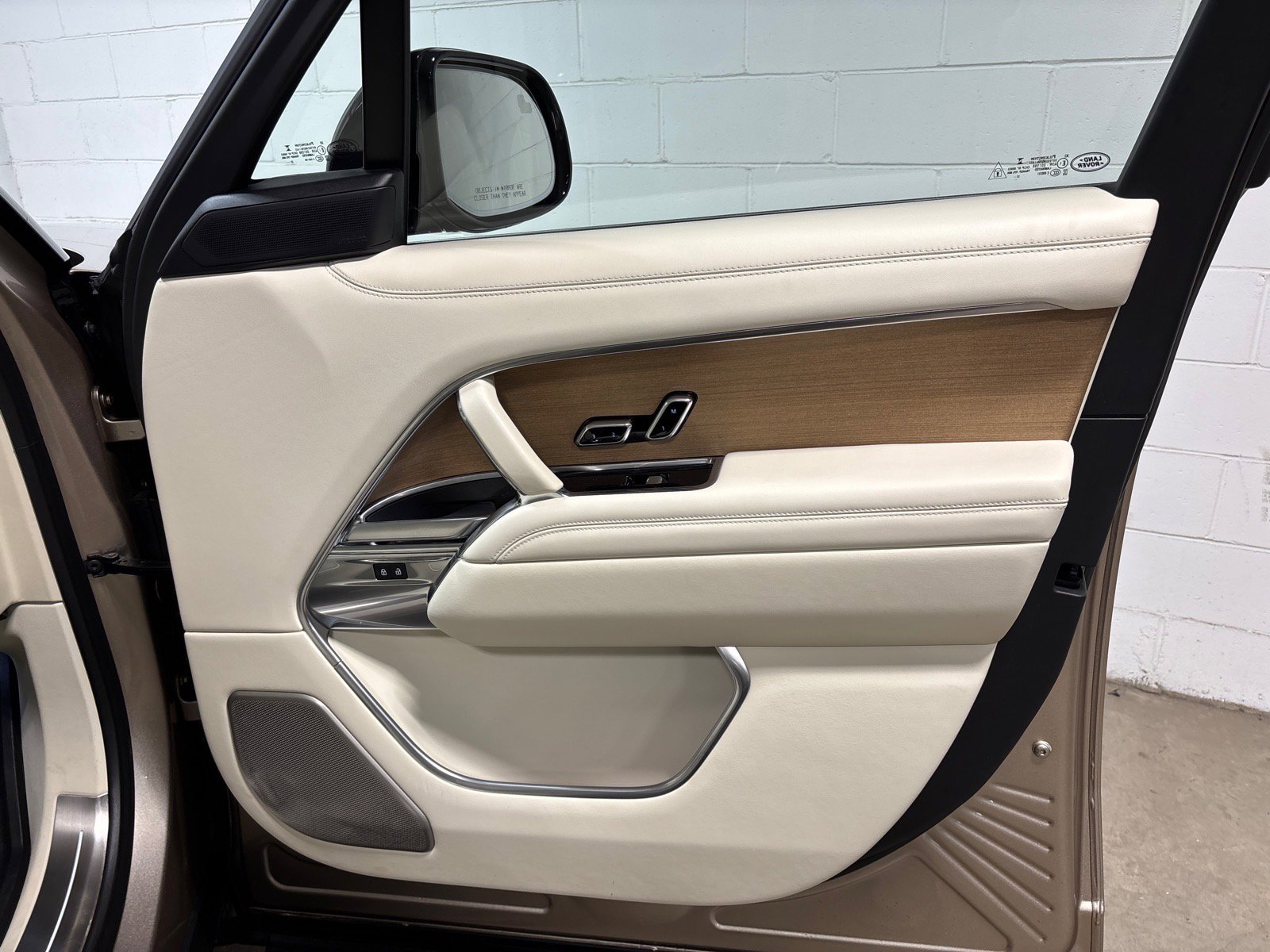 Used 2023 Land Rover Range Rover SV AWD/4WD image 33