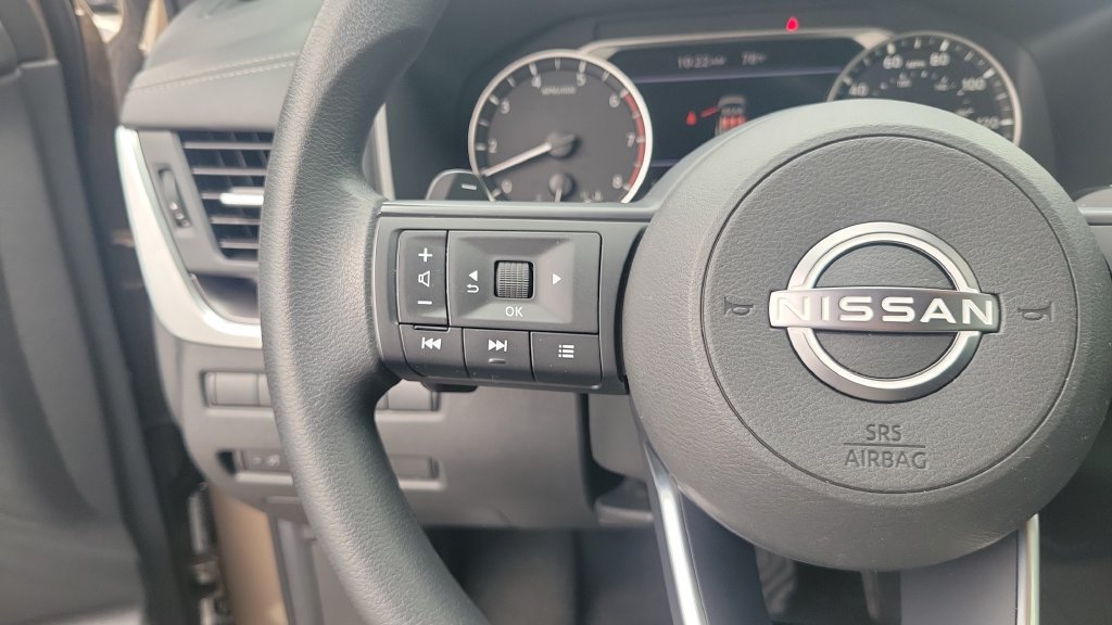 Used 2024 Nissan Rogue SV FWD image 18