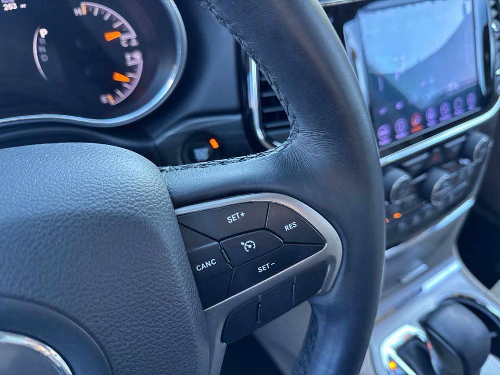 Used 2019 Jeep Grand Cherokee Laredo w/ Security & Convenience Group RWD image 17