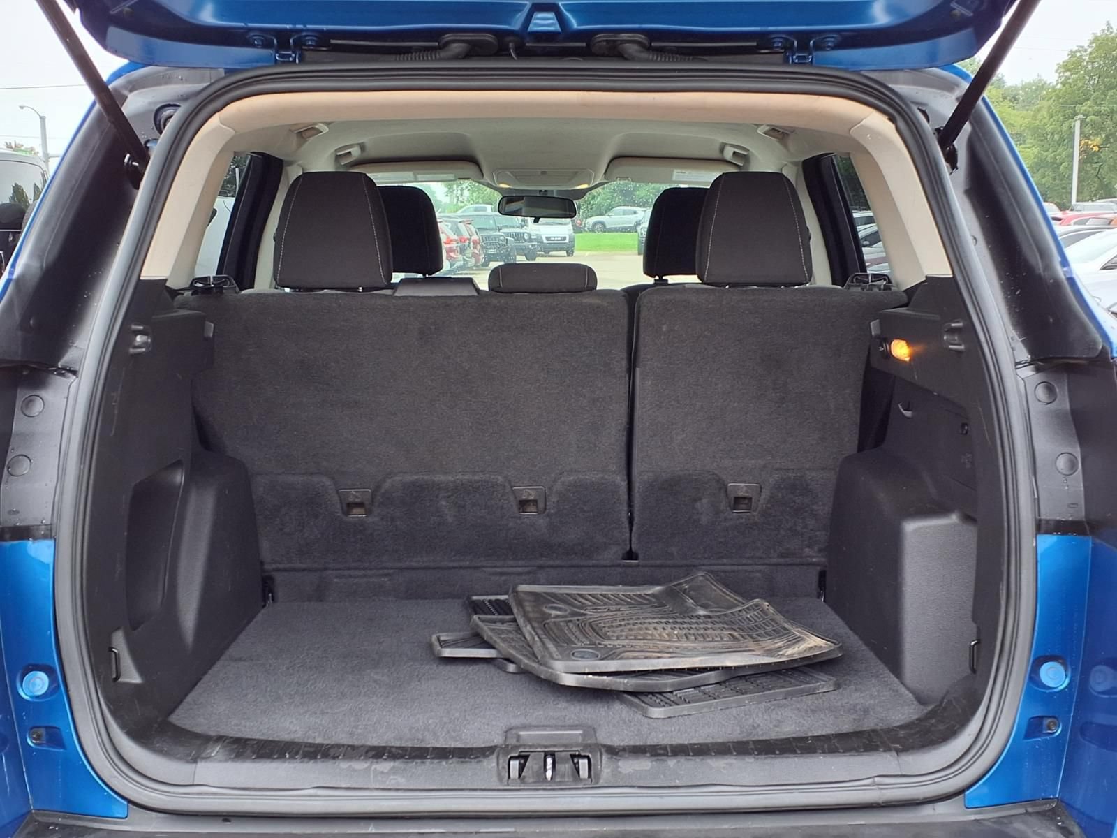 Used 2017 Ford Escape SE w/ SE Cold Weather Package FWD image 10