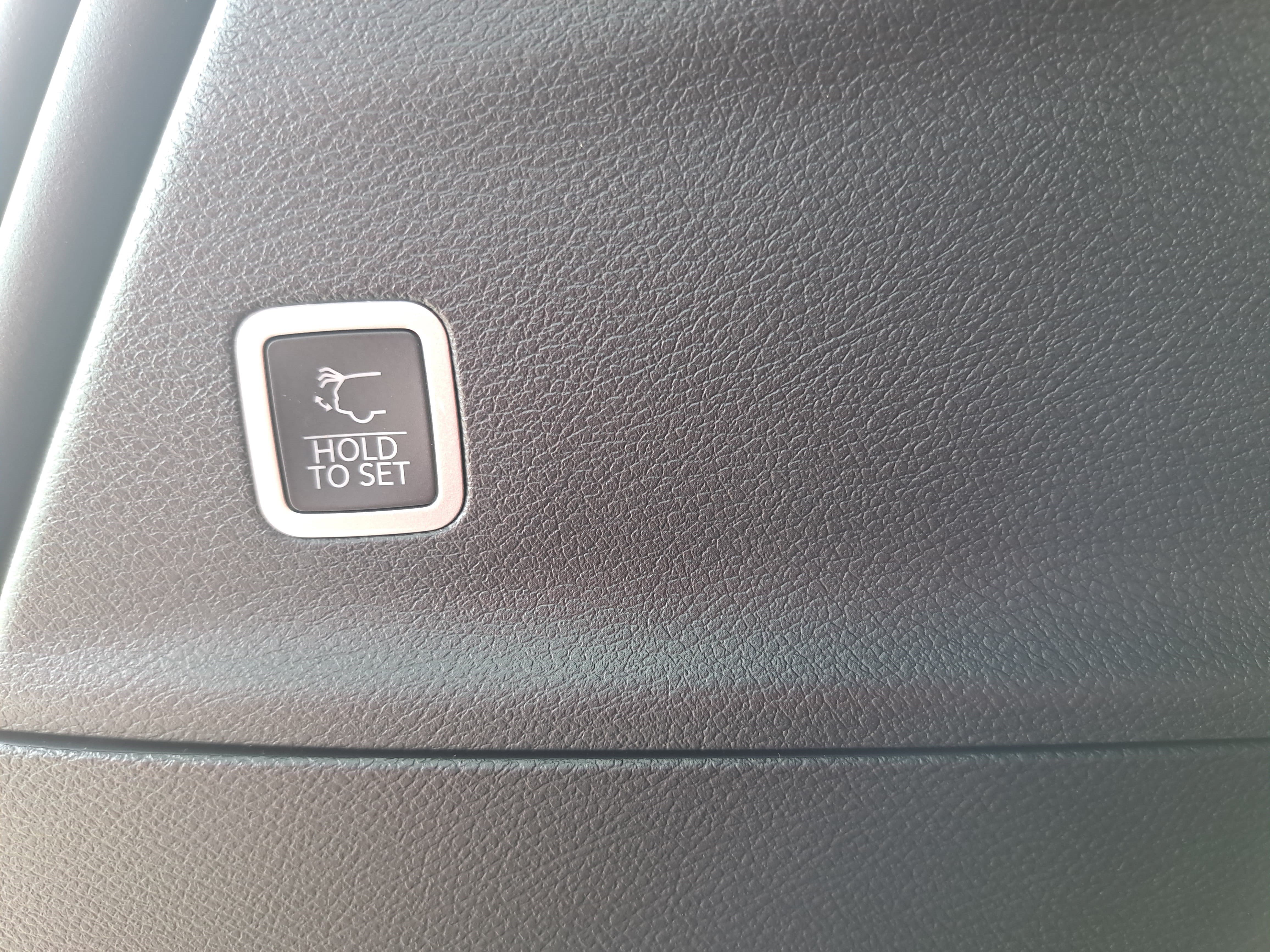 New 2027 Chrysler Pacifica Limited FWD image 15