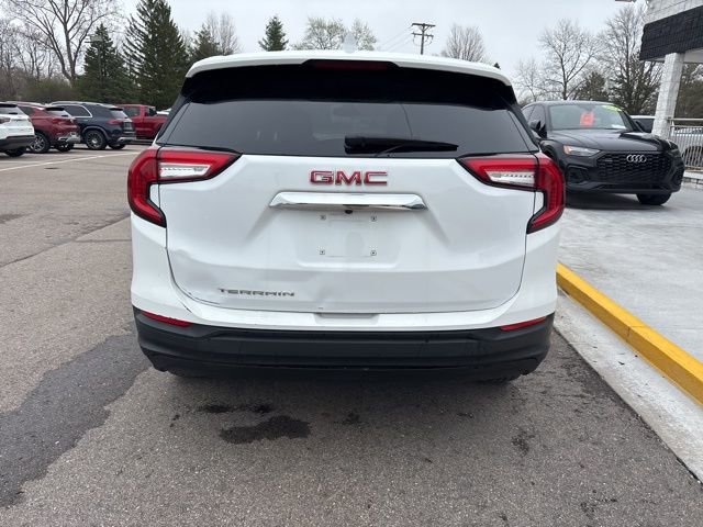 Used 2023 GMC Terrain SLE image 8