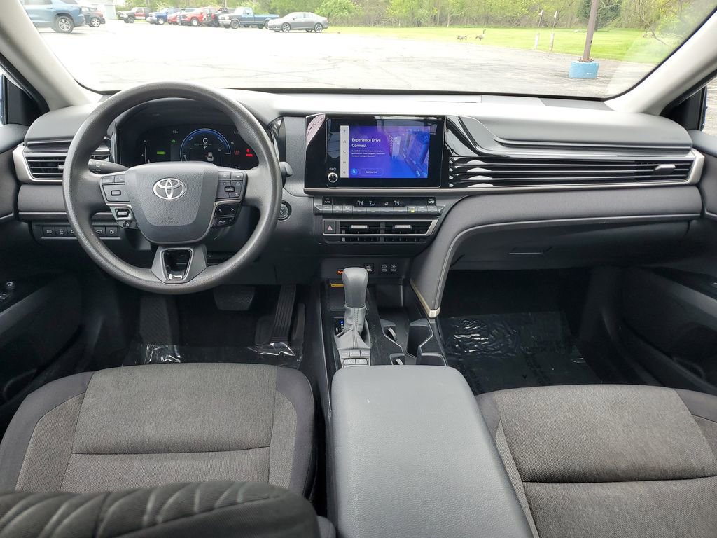 Used 2025 Toyota Camry LE FWD image 10