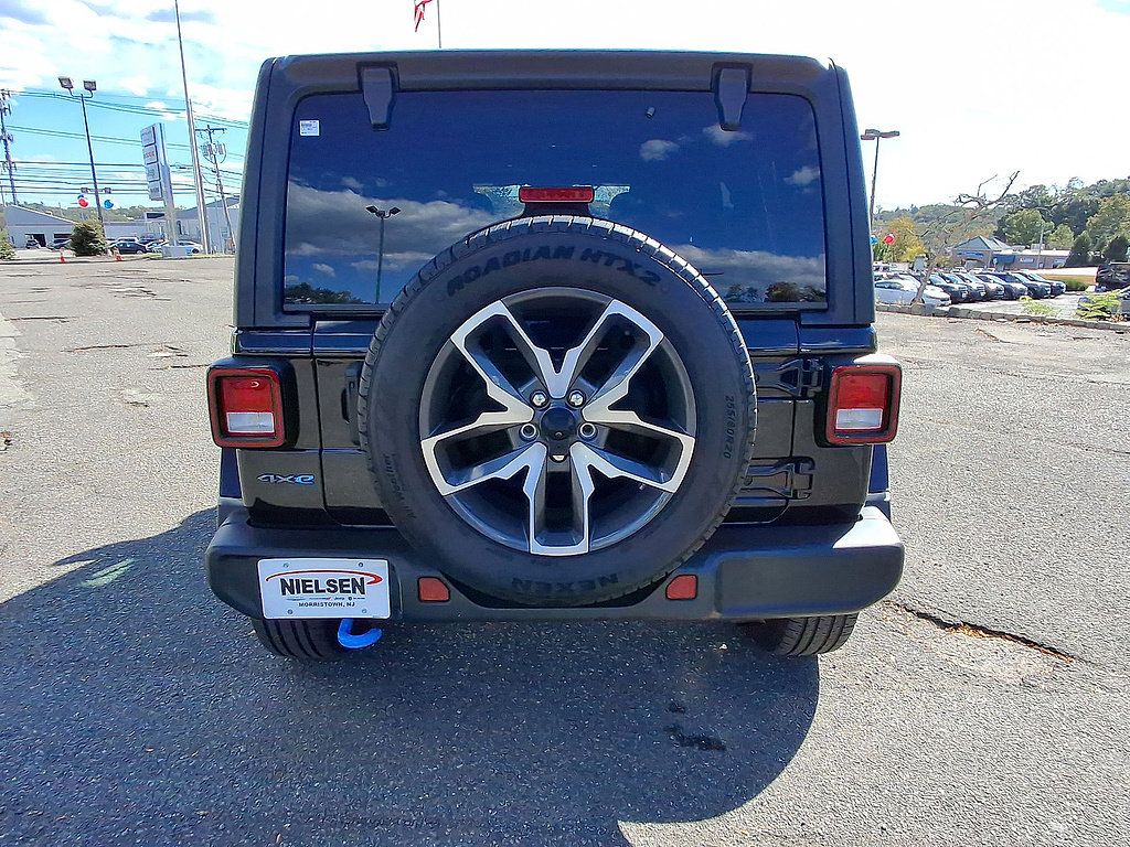 Used 2024 Jeep Wrangler Unlimited w/ Convenience Group AWD/4WD image 29