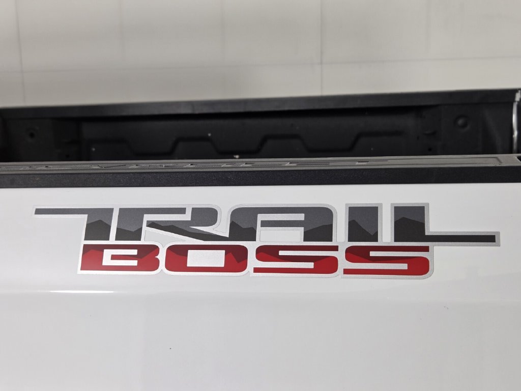 Used 2024 Chevrolet Silverado 1500 LT Trail Boss w/ LT Trail Boss Premium Package AWD/4WD image 28