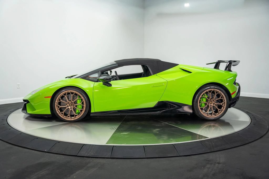 Used 2019 Lamborghini Huracan Performante AWD/4WD image 13