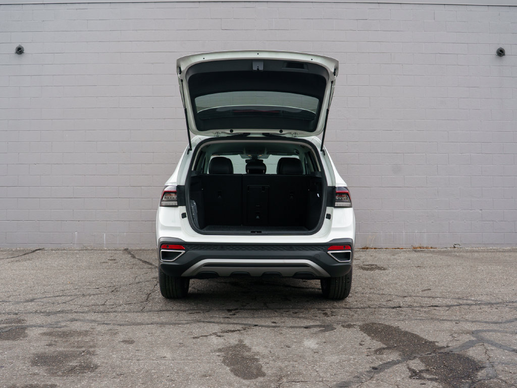 Certified 2025 Volkswagen Taos SE AWD/4WD image 14