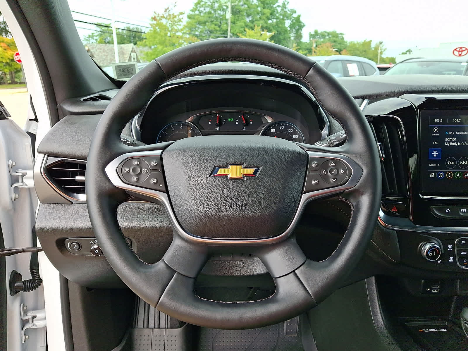 Used 2023 Chevrolet Traverse LT w/ LT Premium Package AWD/4WD image 23