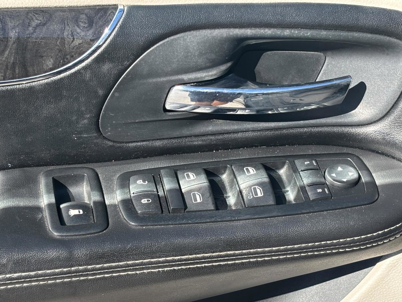 Used 2011 Chrysler Town & Country Touring w/ Security Group image 33