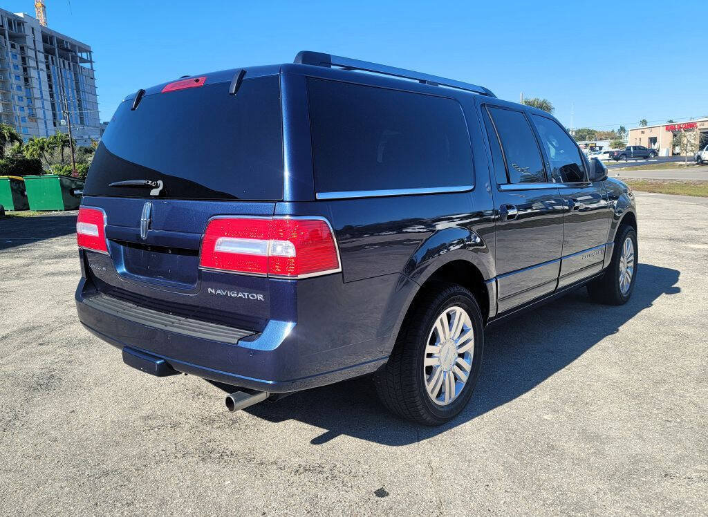 Used 2014 Lincoln Navigator L 2WD image 7