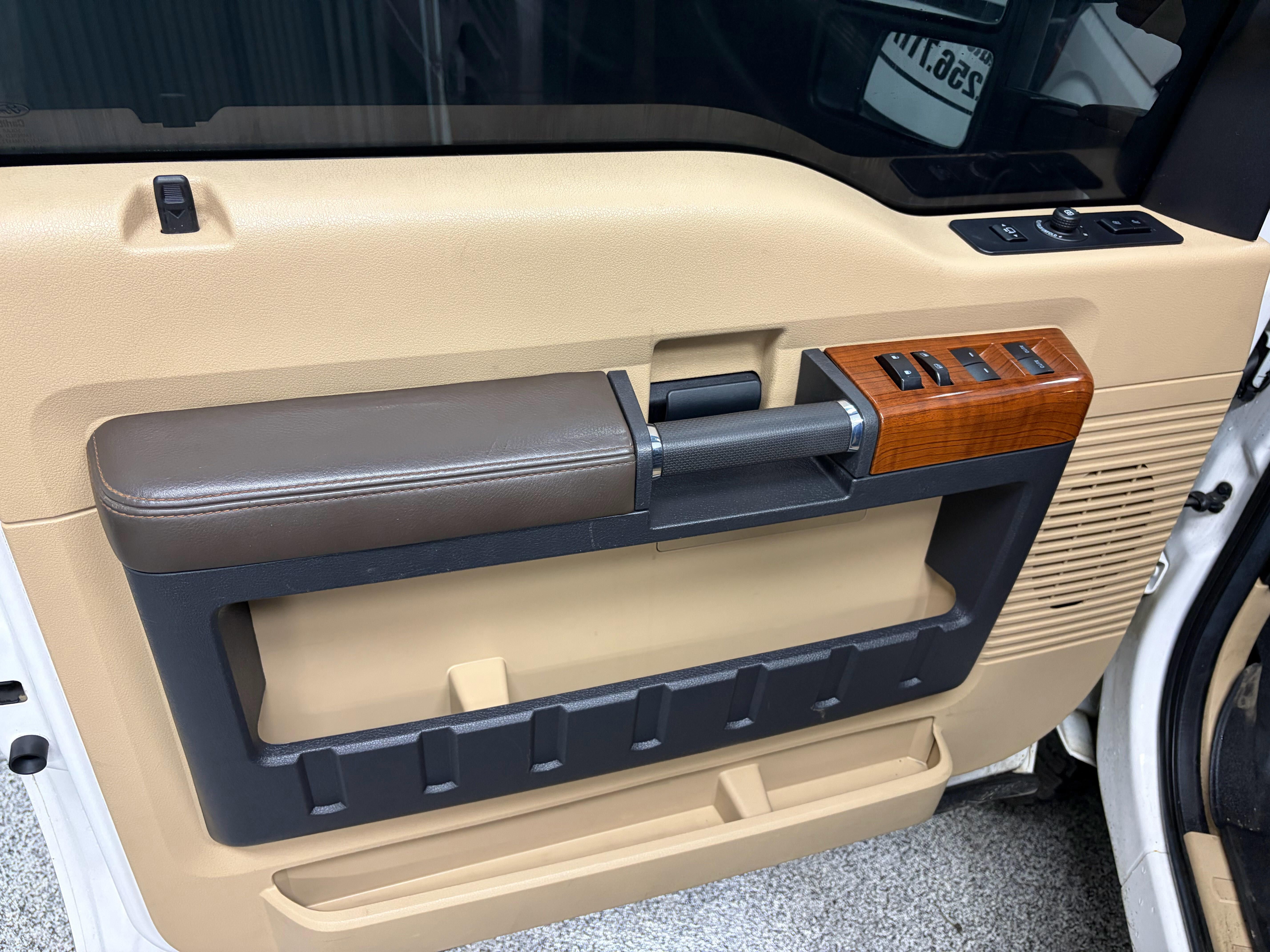 Used 2016 Ford F250 King Ranch w/ King Ranch w/Chrome Package AWD/4WD image 18