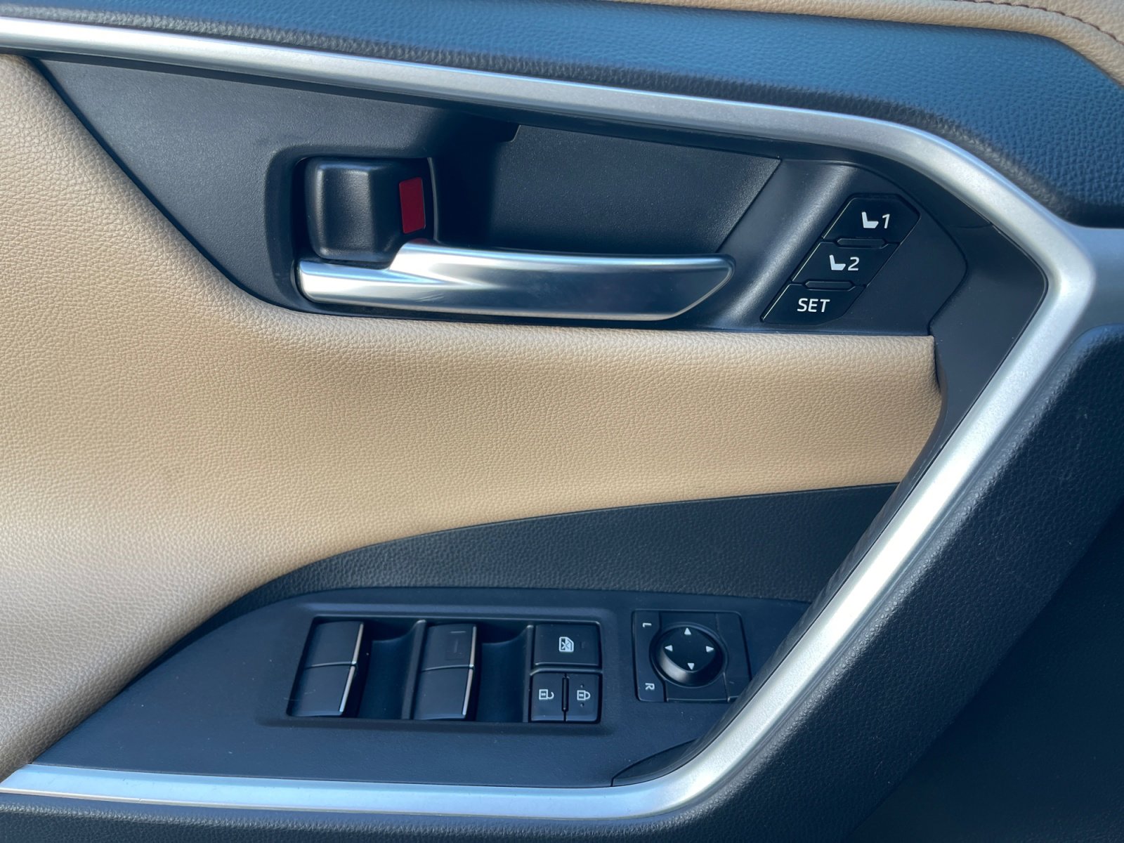 Used 2021 Toyota RAV4 Limited image 20