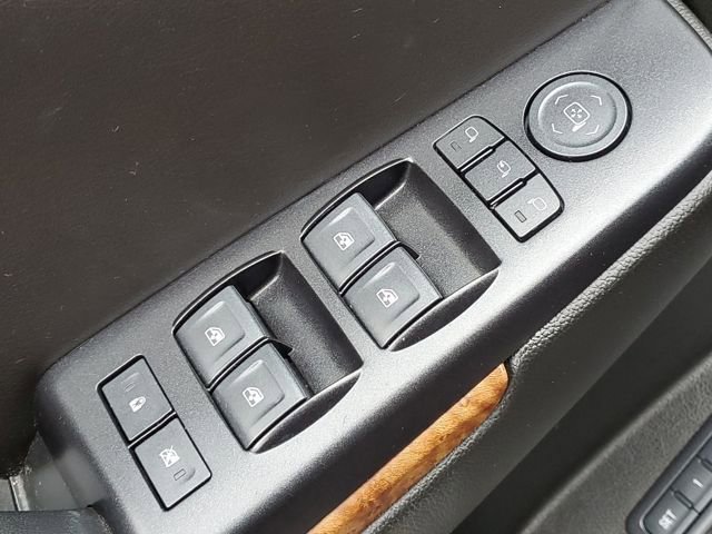 Used 2018 Chevrolet Suburban Premier image 28