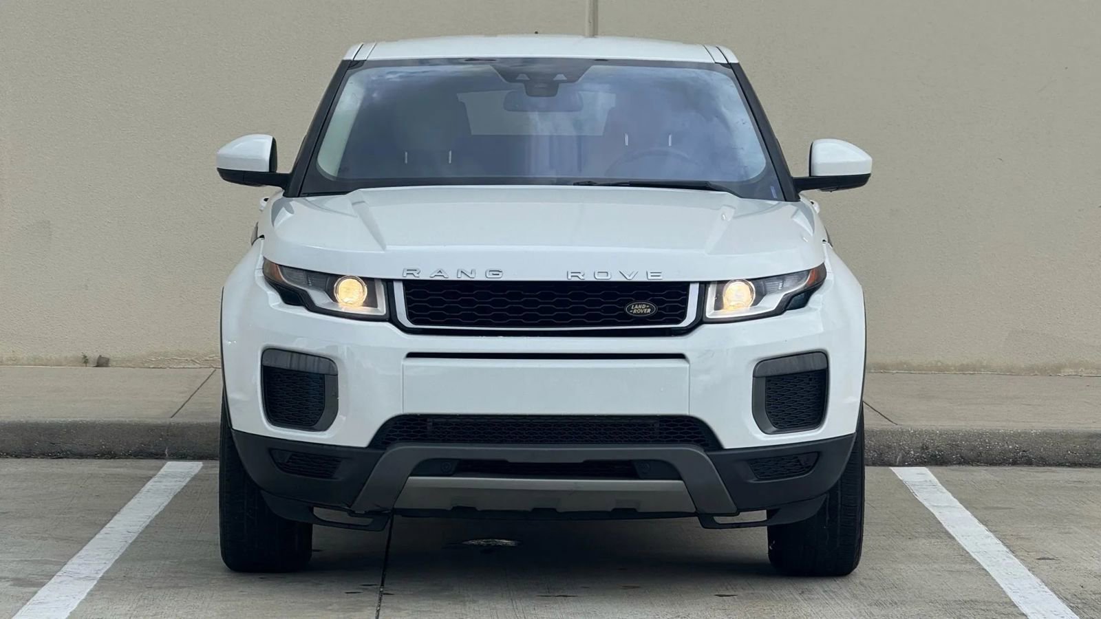 Used 2016 Land Rover Range Rover Evoque SE AWD/4WD image 2