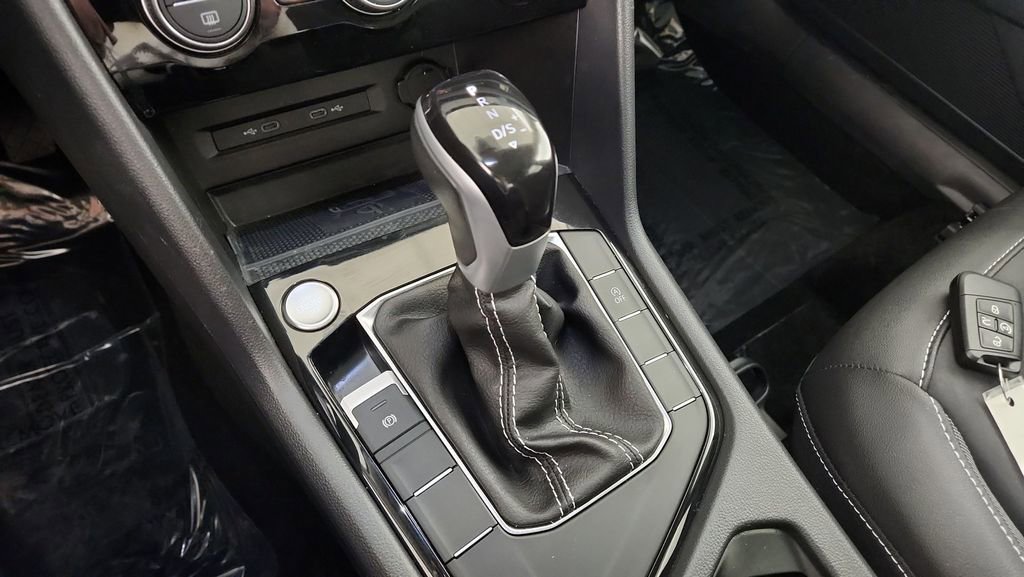 Used 2024 Volkswagen Taos SE w/ Panoramic Sunroof Package image 24