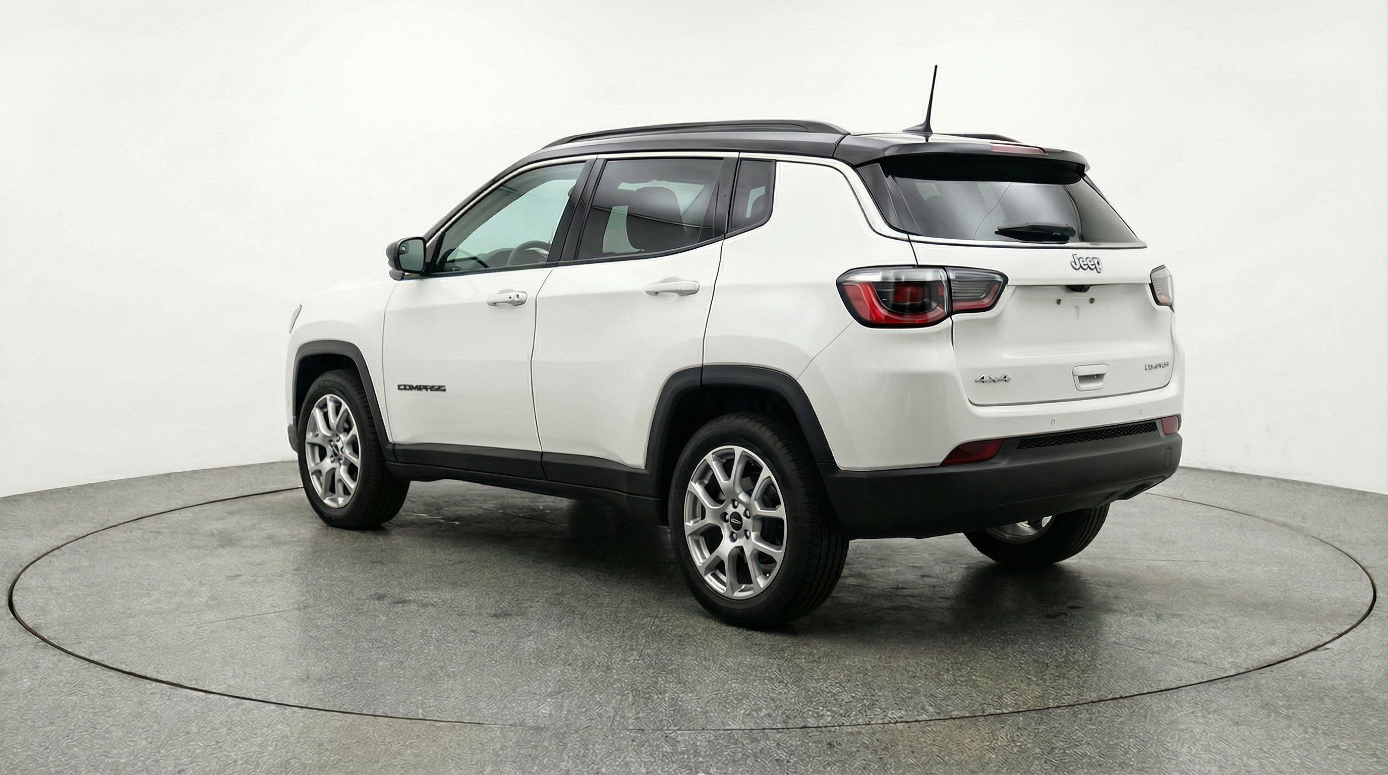 Used 2025 Jeep Compass Limited image 6