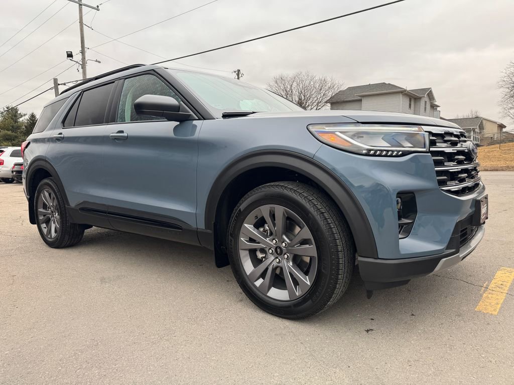 New 2026 Ford Explorer Active w/ Active Comfort Package image 3