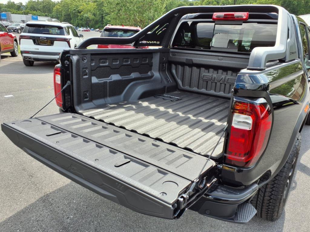 New 2025 GMC Canyon AT4 w/ Nightfall Edition image 20