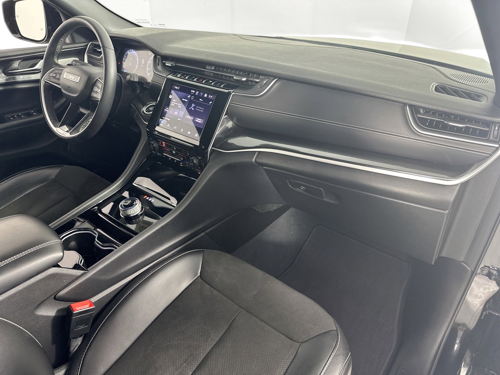 Used 2023 Jeep Grand Cherokee Altitude image 27