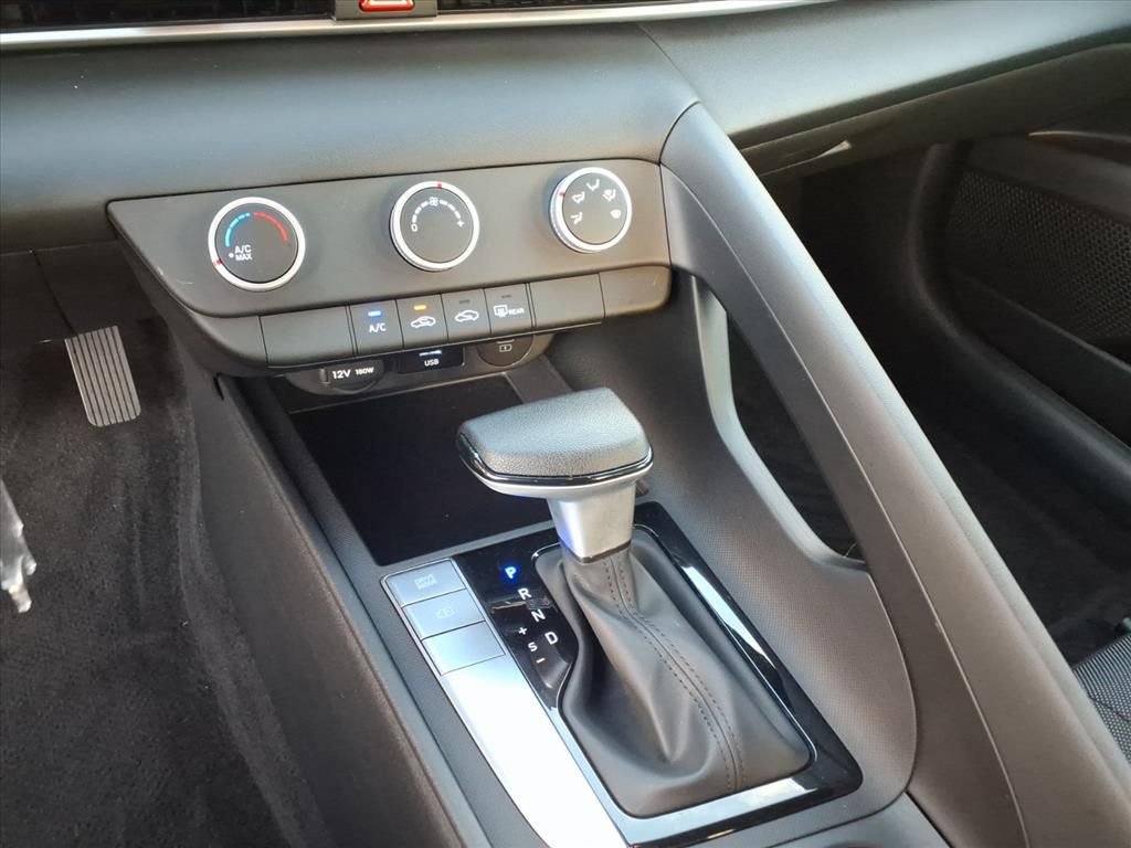 Used 2026 Hyundai Elantra SE image 23