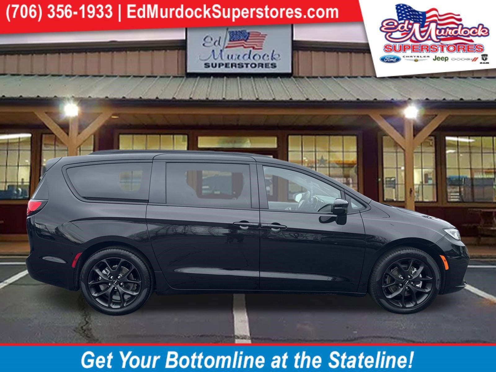 Used 2025 Chrysler Pacifica Limited image 1