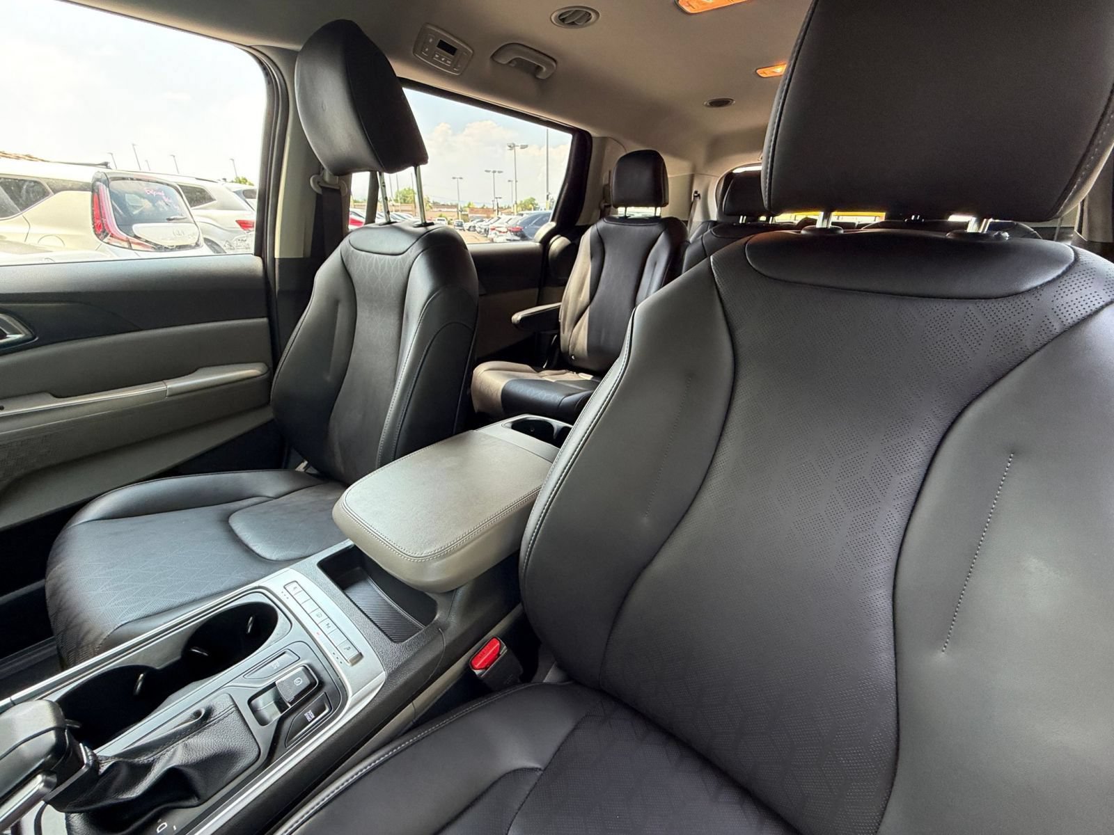 Used 2026 Kia Carnival FWD image 31