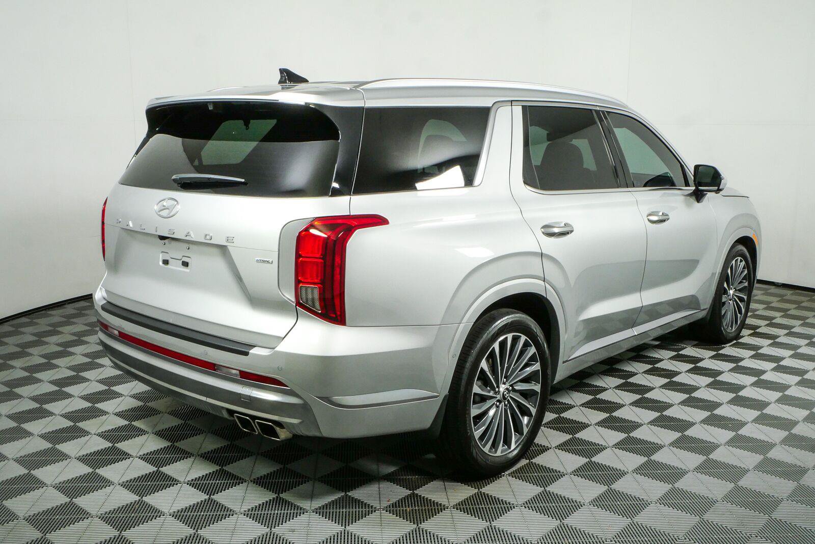 Used 2024 Hyundai Palisade Calligraphy AWD/4WD image 3
