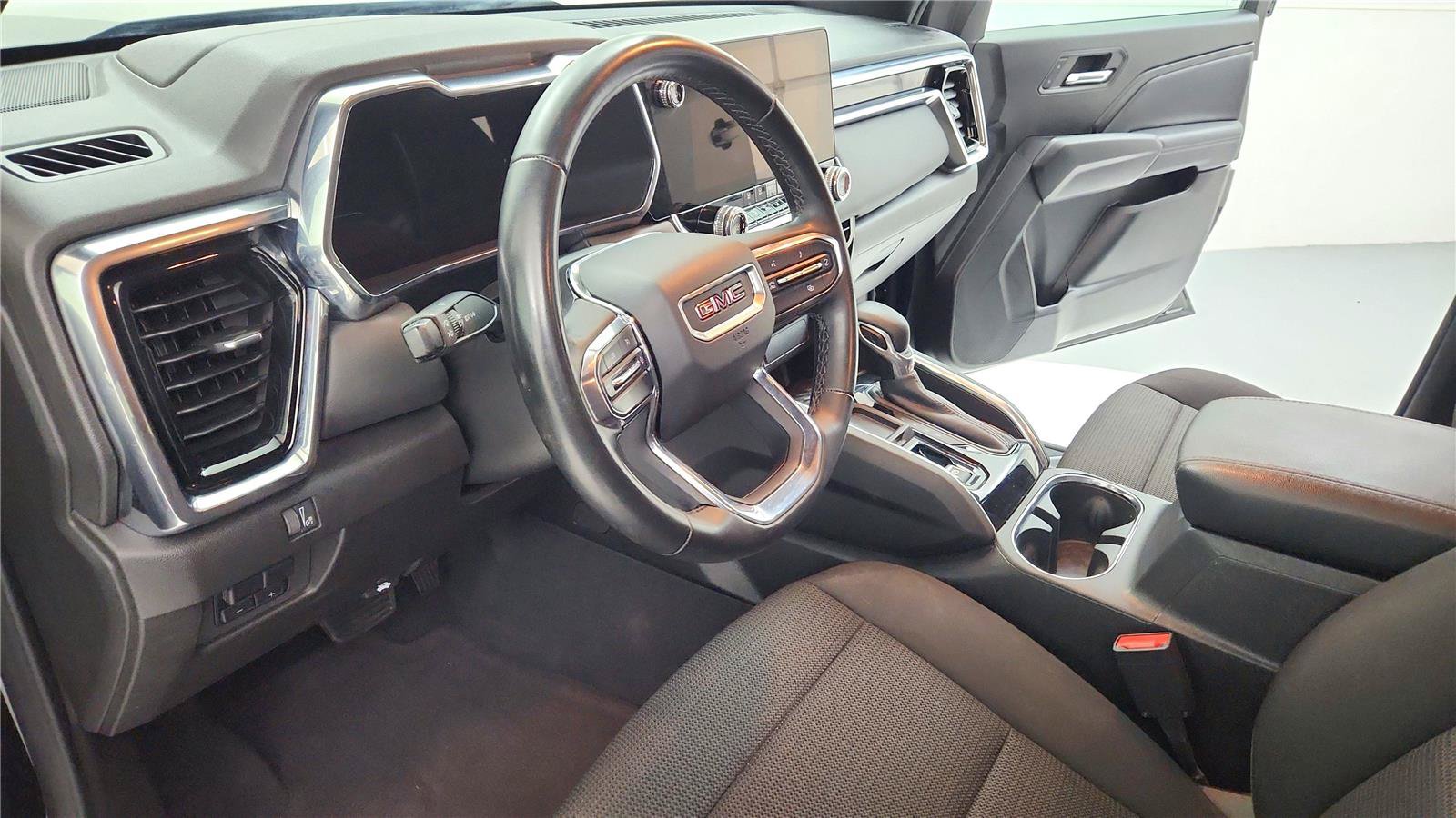 Used 2025 GMC Canyon Elevation RWD image 13