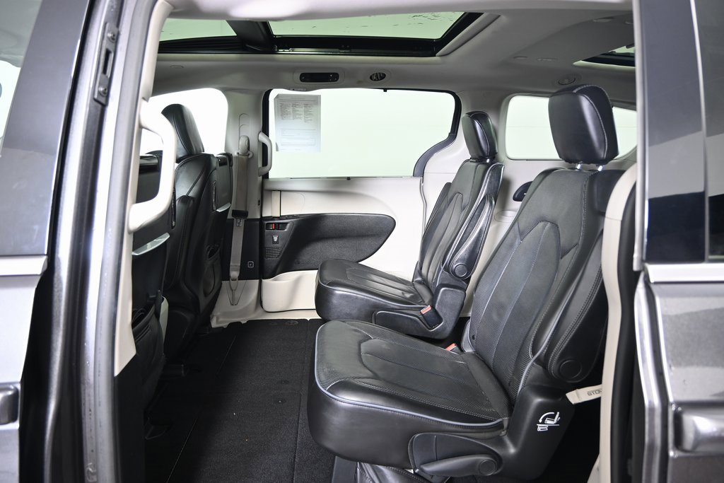 Used 2020 Chrysler Pacifica Limited image 19