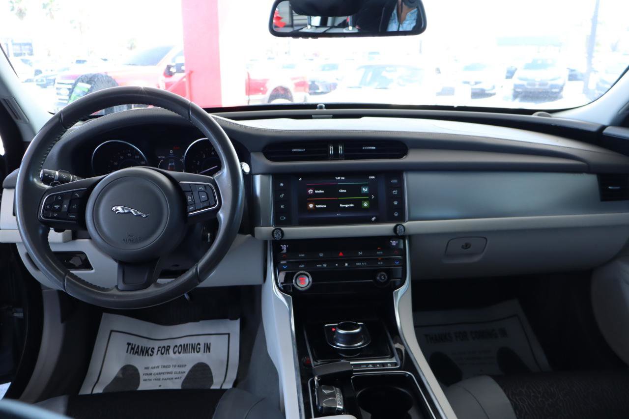 Used 2017 Jaguar XF Premium image 16